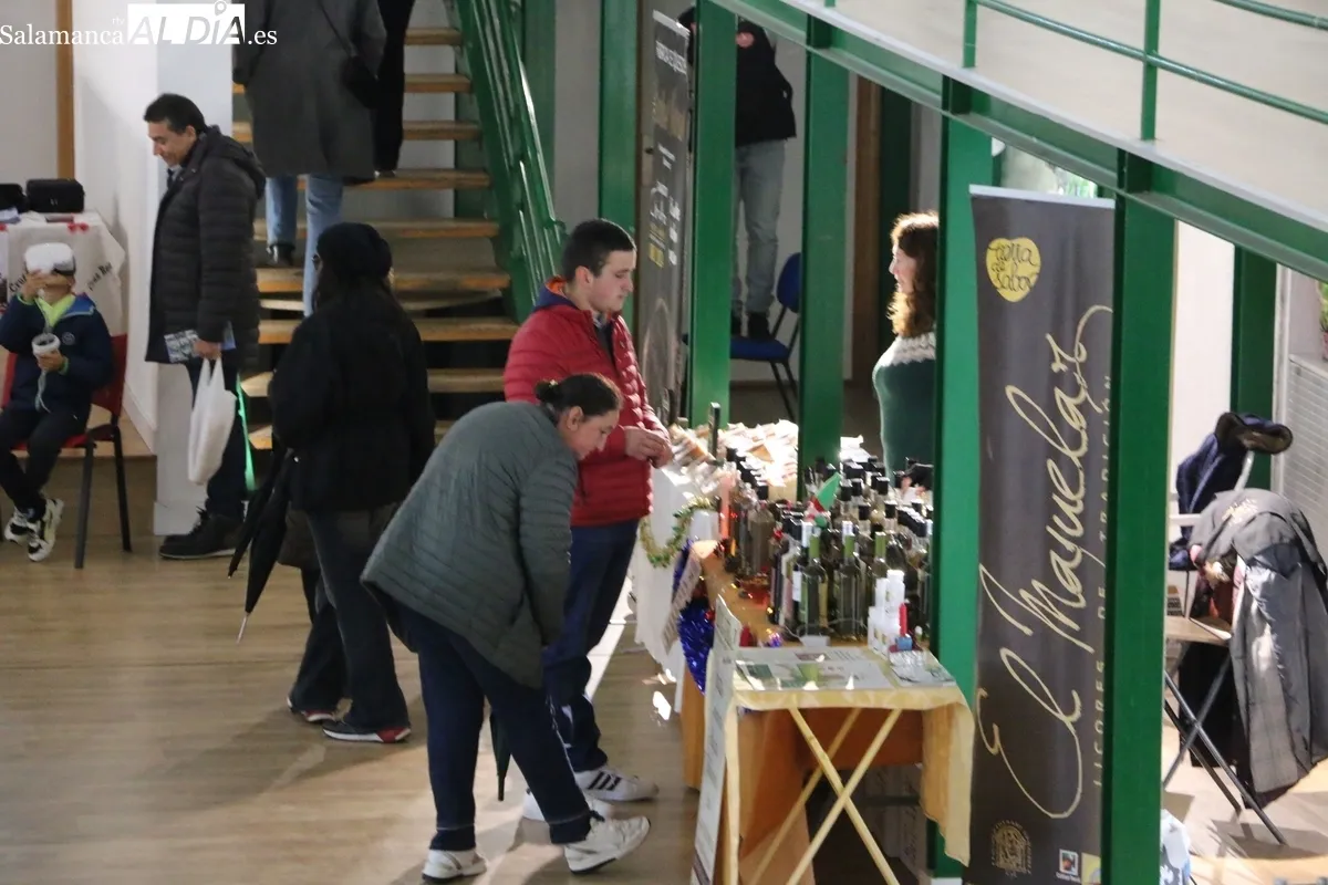 El mercadillo navideño se desarrolla hasta las 20:00 horas de este sábado / CORRAL 