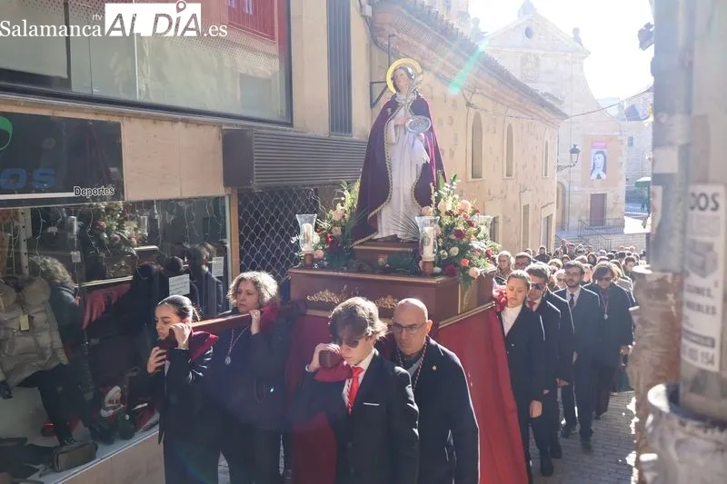 Foto 11 - Devoci&oacute;n y solemnidad en la procesi&oacute;n de Santa Luc&iacute;a