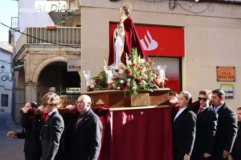 Foto 9 - Devoci&oacute;n y solemnidad en la procesi&oacute;n de Santa Luc&iacute;a