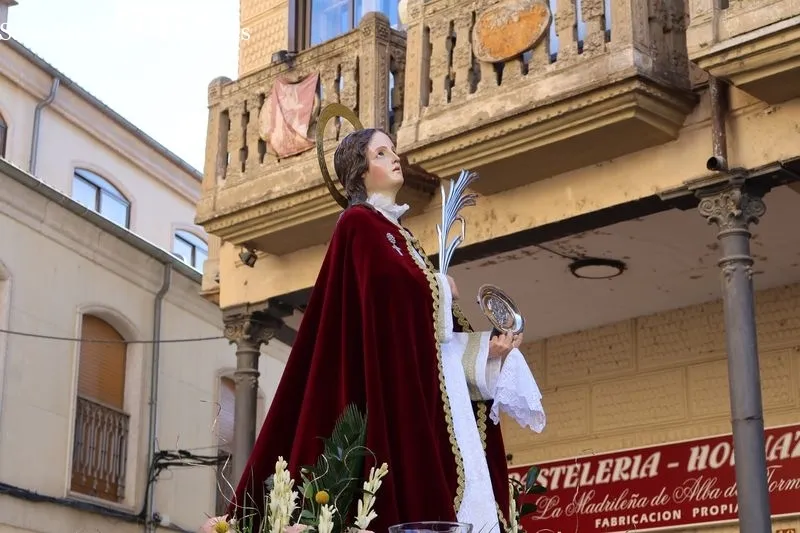 Foto 8 - Devoci&oacute;n y solemnidad en la procesi&oacute;n de Santa Luc&iacute;a