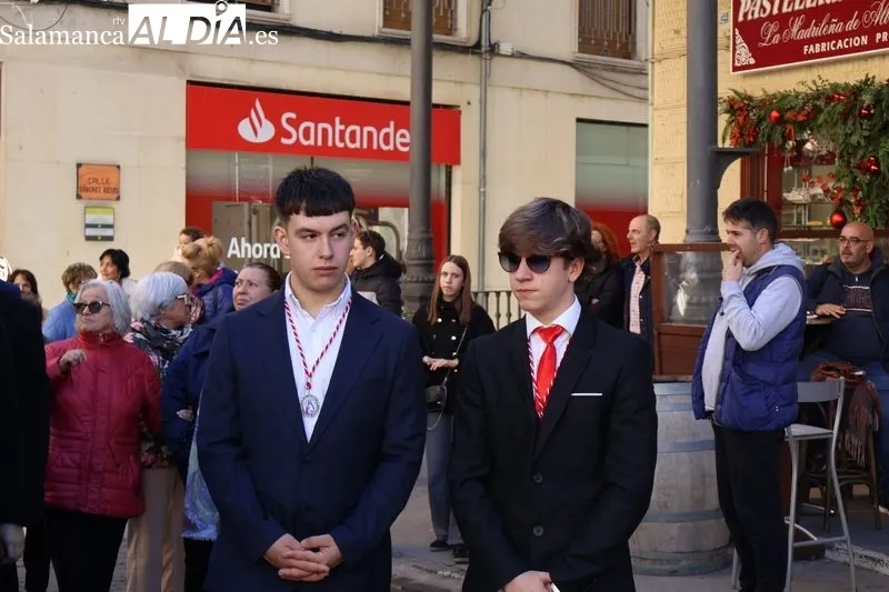 Foto 7 - Devoci&oacute;n y solemnidad en la procesi&oacute;n de Santa Luc&iacute;a