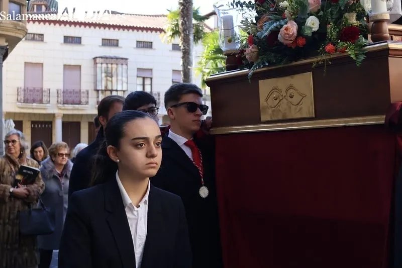 Foto 5 - Devoci&oacute;n y solemnidad en la procesi&oacute;n de Santa Luc&iacute;a
