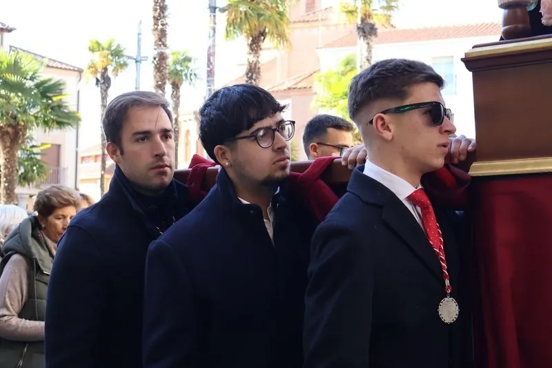 Foto 4 - Devoci&oacute;n y solemnidad en la procesi&oacute;n de Santa Luc&iacute;a