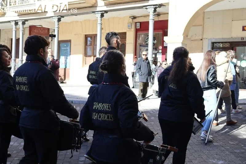 Foto 2 - Devoci&oacute;n y solemnidad en la procesi&oacute;n de Santa Luc&iacute;a