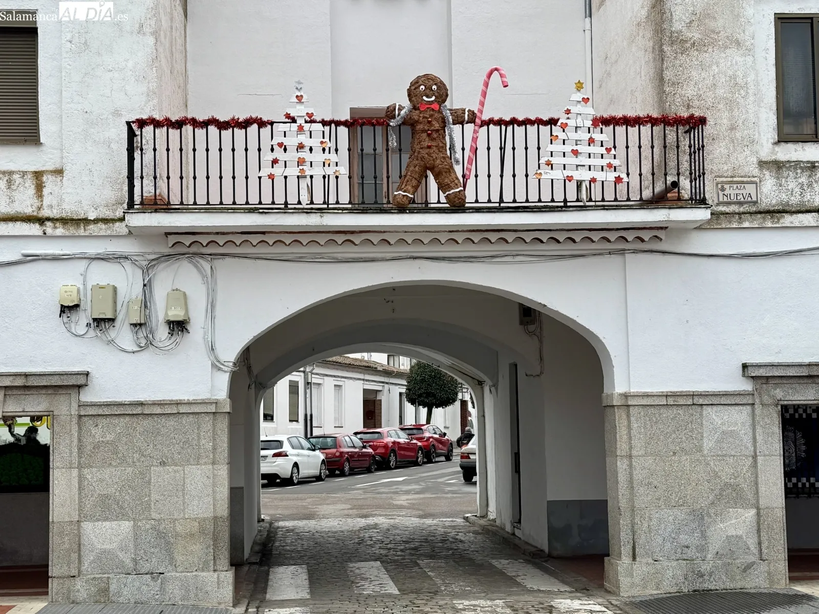 Foto 5 - Acopedis decora la navidad en Pe&ntilde;aranda, en lugares como la Plaza Nueva, lugar sin luces festivas y con cr&iacute;ticas al Ayuntamiento