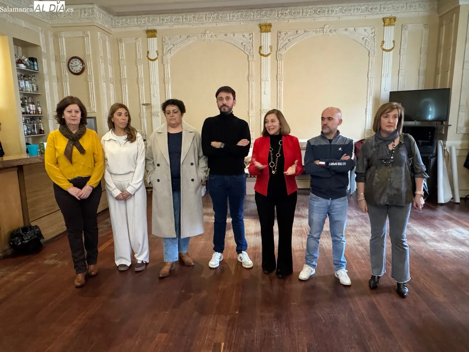 Foto 2 - Brindis y homenaje emocionados a los que se despiden por jubilaci&oacute;n, protagonistas del tradicional convite navide&ntilde;o del Ayuntamiento