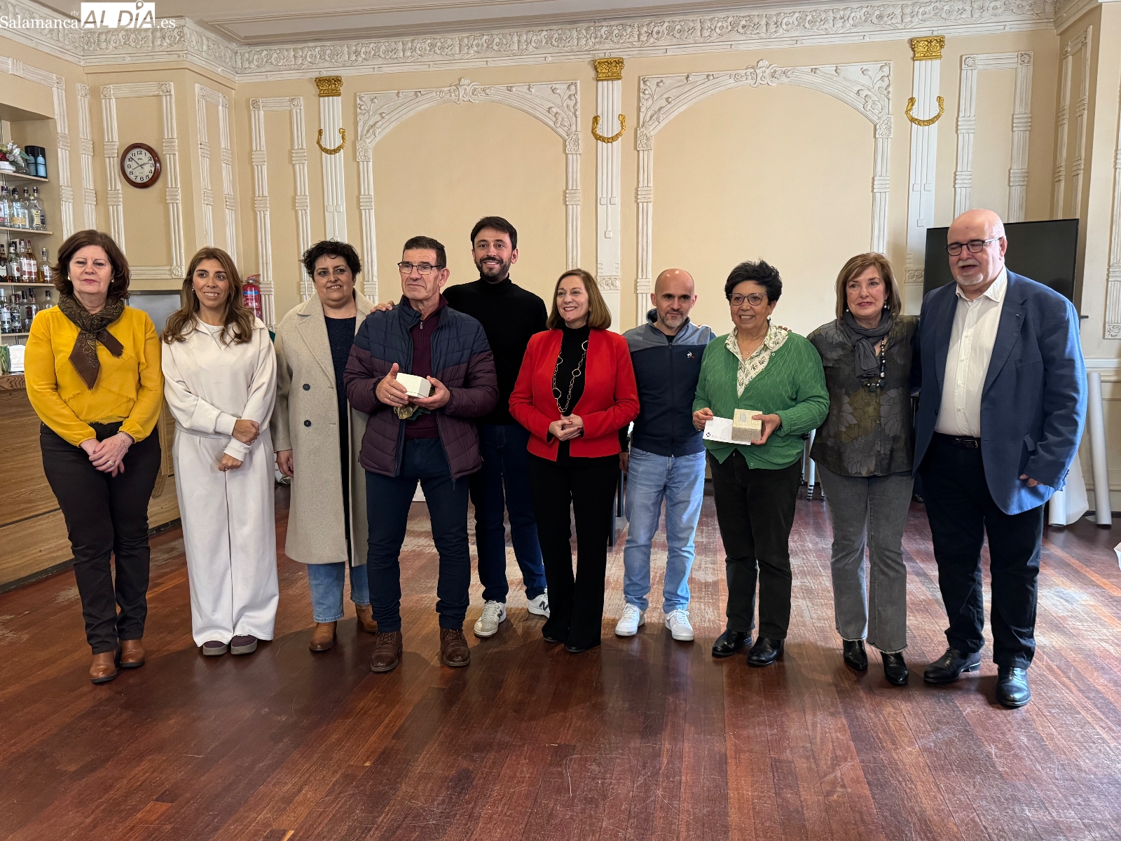 Brindis y homenaje emocionado a los que se despiden por jubilación, protagonistas del tradicional convite navideño del Ayuntamiento