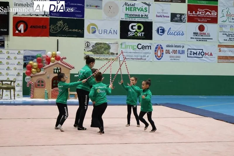Foto 16 - FOTOS | Las Escuelas Deportivas Piensos Dur&aacute;n Albense celebran su tradicional presentaci&oacute;n navide&ntilde;a en el Pabell&oacute;n Municipal