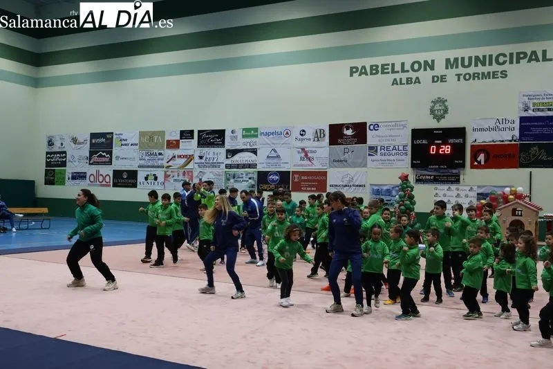 Foto 8 - FOTOS | Las Escuelas Deportivas Piensos Dur&aacute;n Albense celebran su tradicional presentaci&oacute;n navide&ntilde;a en el Pabell&oacute;n Municipal