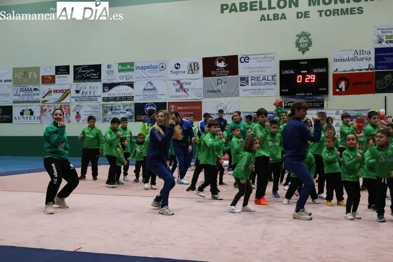 Foto 6 - FOTOS | Las Escuelas Deportivas Piensos Dur&aacute;n Albense celebran su tradicional presentaci&oacute;n navide&ntilde;a en el Pabell&oacute;n Municipal