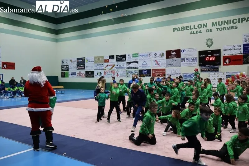 Foto 5 - FOTOS | Las Escuelas Deportivas Piensos Dur&aacute;n Albense celebran su tradicional presentaci&oacute;n navide&ntilde;a en el Pabell&oacute;n Municipal