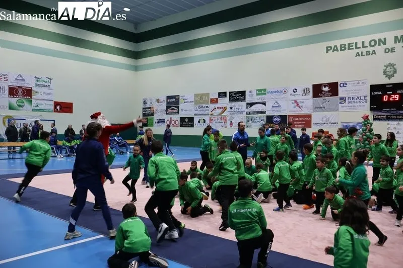 Foto 4 - FOTOS | Las Escuelas Deportivas Piensos Dur&aacute;n Albense celebran su tradicional presentaci&oacute;n navide&ntilde;a en el Pabell&oacute;n Municipal