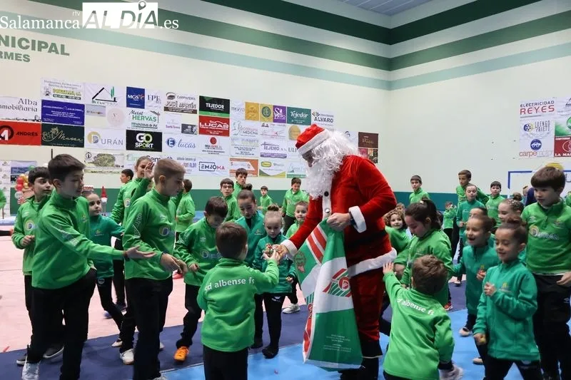 Foto 3 - FOTOS | Las Escuelas Deportivas Piensos Dur&aacute;n Albense celebran su tradicional presentaci&oacute;n navide&ntilde;a en el Pabell&oacute;n Municipal