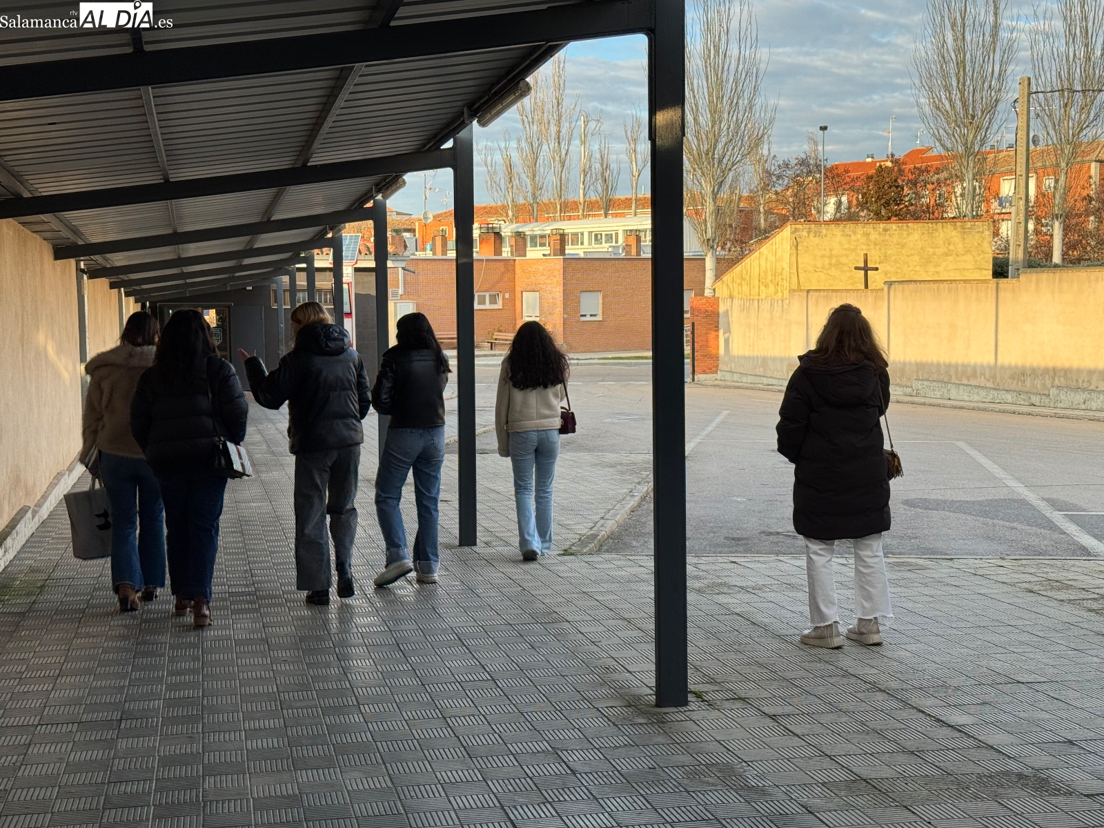 Una decena de pasajeros se quedan en tierra en Peñaranda tras no llegar el autobús con destino Salamanca 