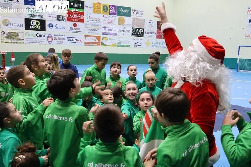 Foto 2 - FOTOS | Las Escuelas Deportivas Piensos Dur&aacute;n Albense celebran su tradicional presentaci&oacute;n navide&ntilde;a en el Pabell&oacute;n Municipal