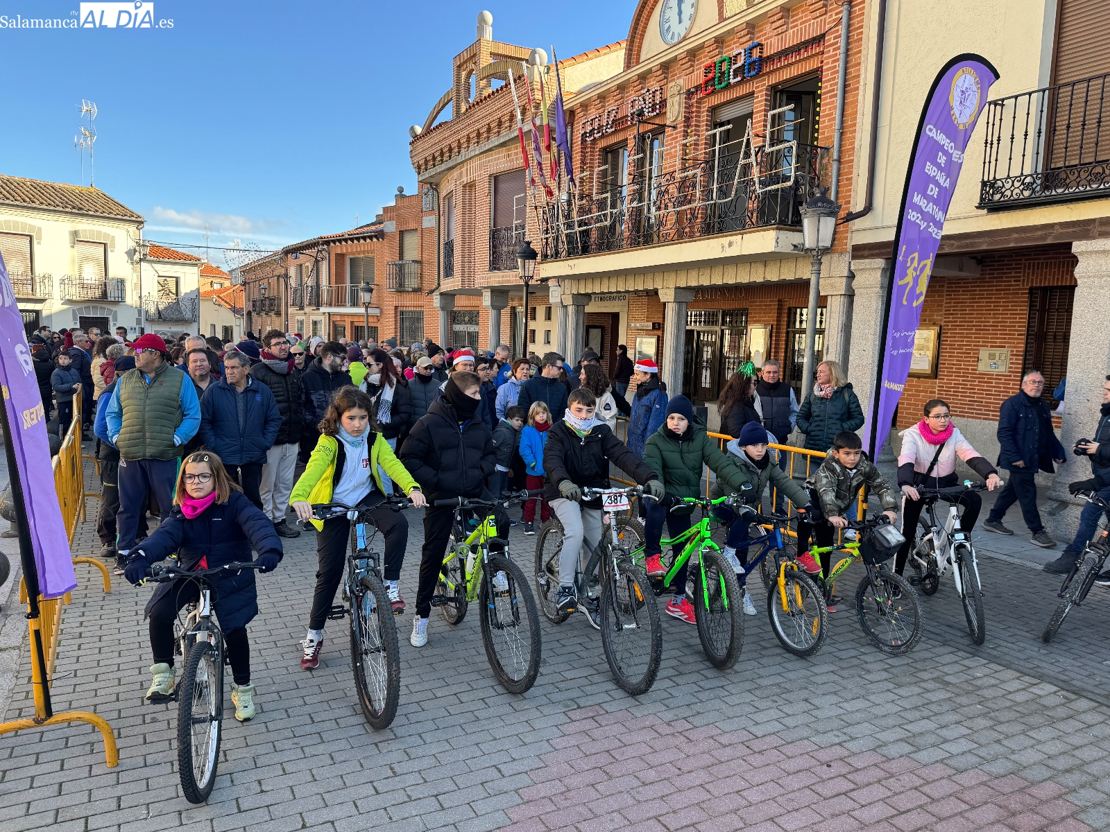 Cerca de 400 personas participan en la 13ª Marcha y Carrera Solidaria de Macotera en favor de ALCER Salamanca