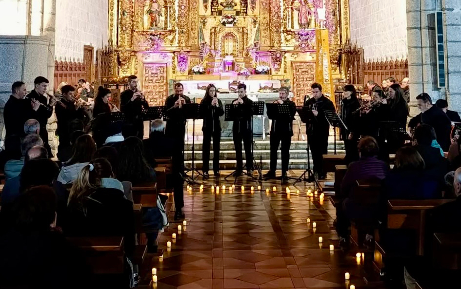 La Escuela de Dulzaina y Percusión de Macotera llena la iglesia parroquial en su esperado Concierto de Navidad