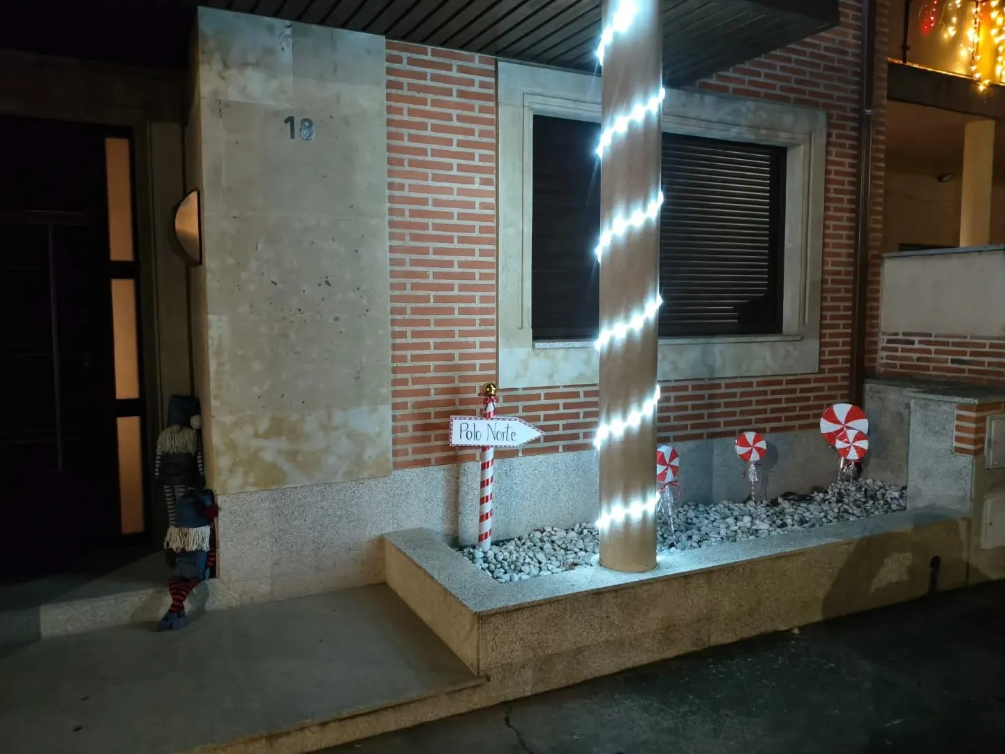 Foto 11 - Villoria llena sus calles de luz y convivencia con el Concurso de Fachadas Navide&ntilde;as