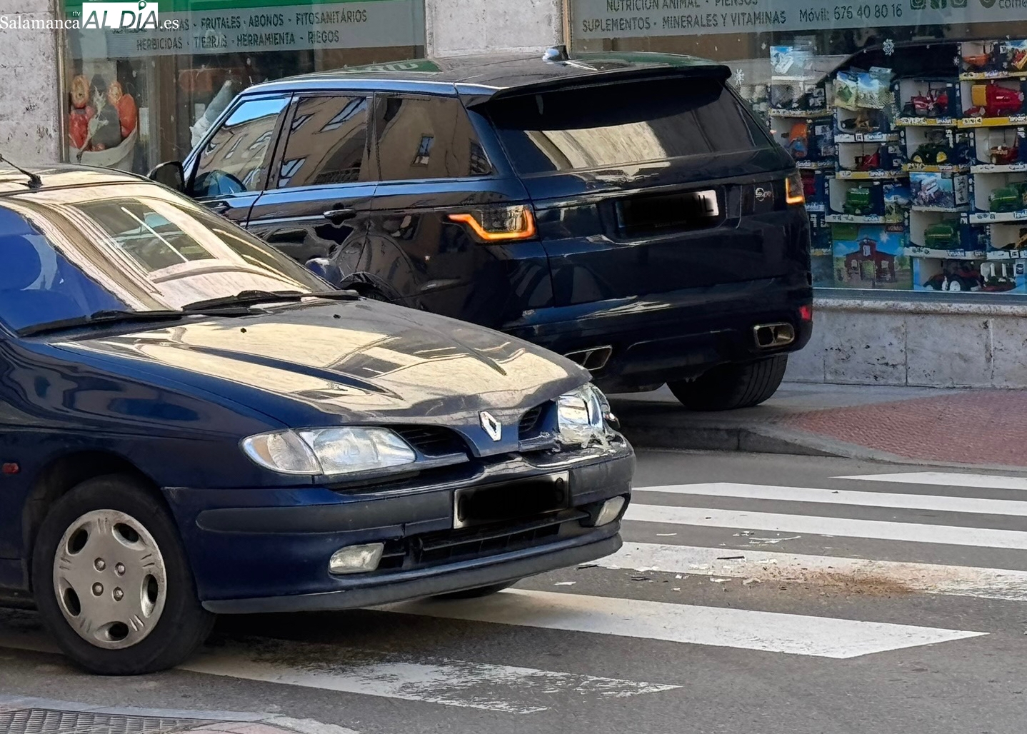 Un choque entre dos turismos en el cruce entre las calles Nuestra Señora y Carmen se salda sin heridos