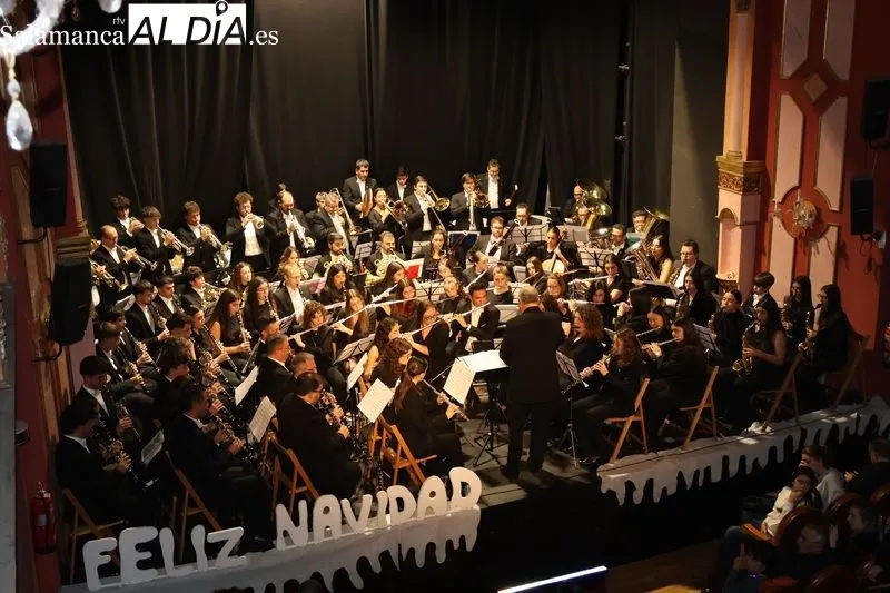 Foto 5 - V&Iacute;DEO | La Banda de M&uacute;sica de Alba de Tormes estrena un pasodoble dedicado a la cirujana Beatriz Montejo
