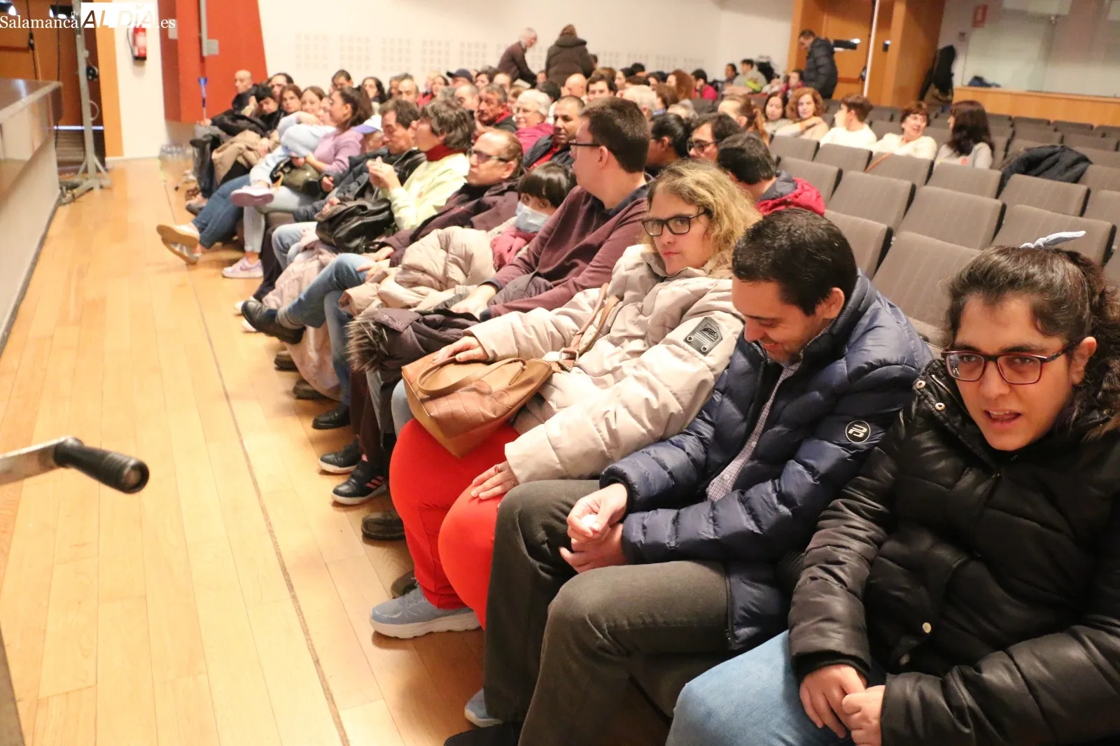 Actuación en Vitigudino del grupo 'Pequeñine' de Peñaranda / CORRAL  