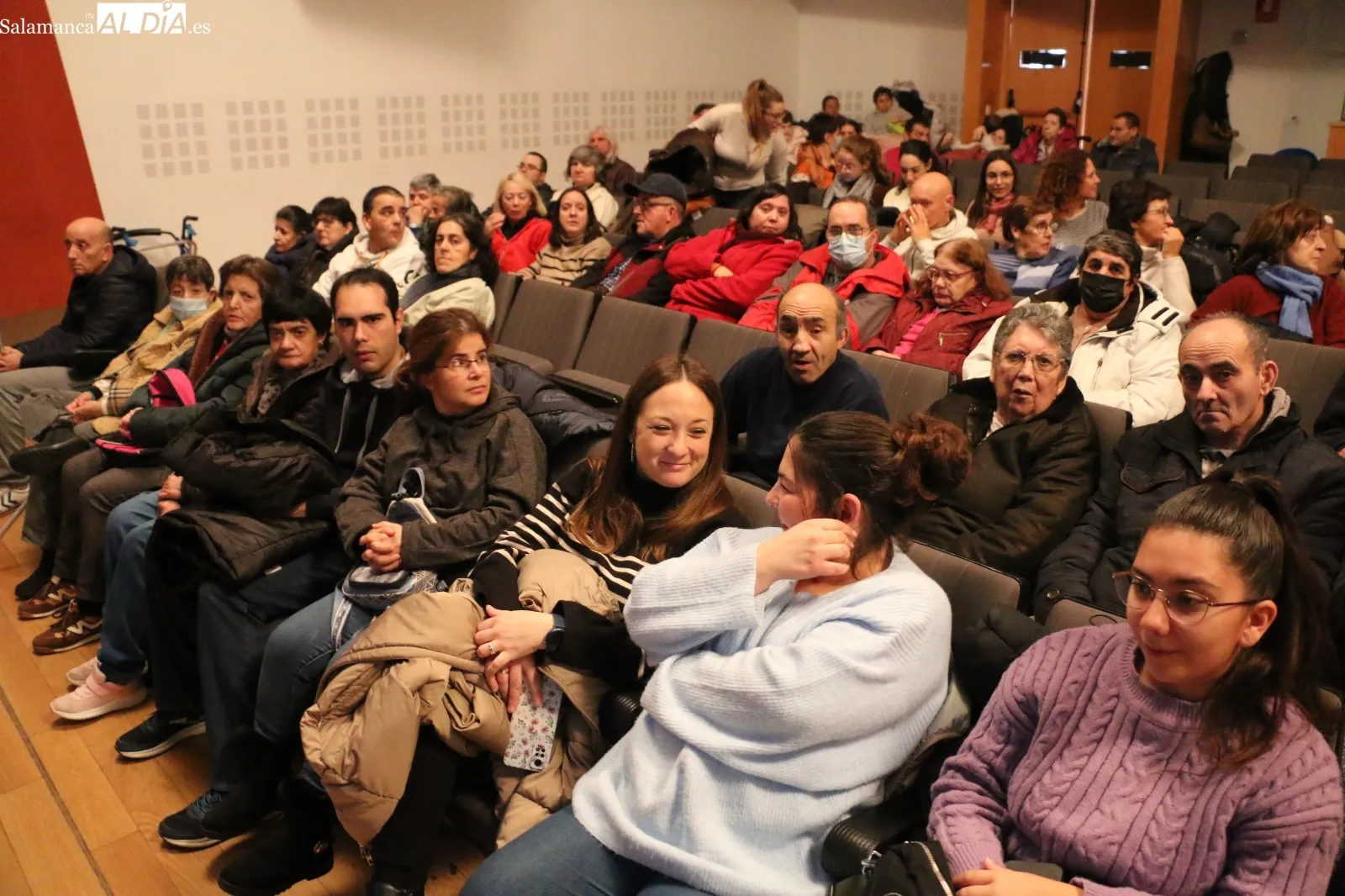 Actuación en Vitigudino del grupo 'Pequeñine' de Peñaranda / CORRAL  