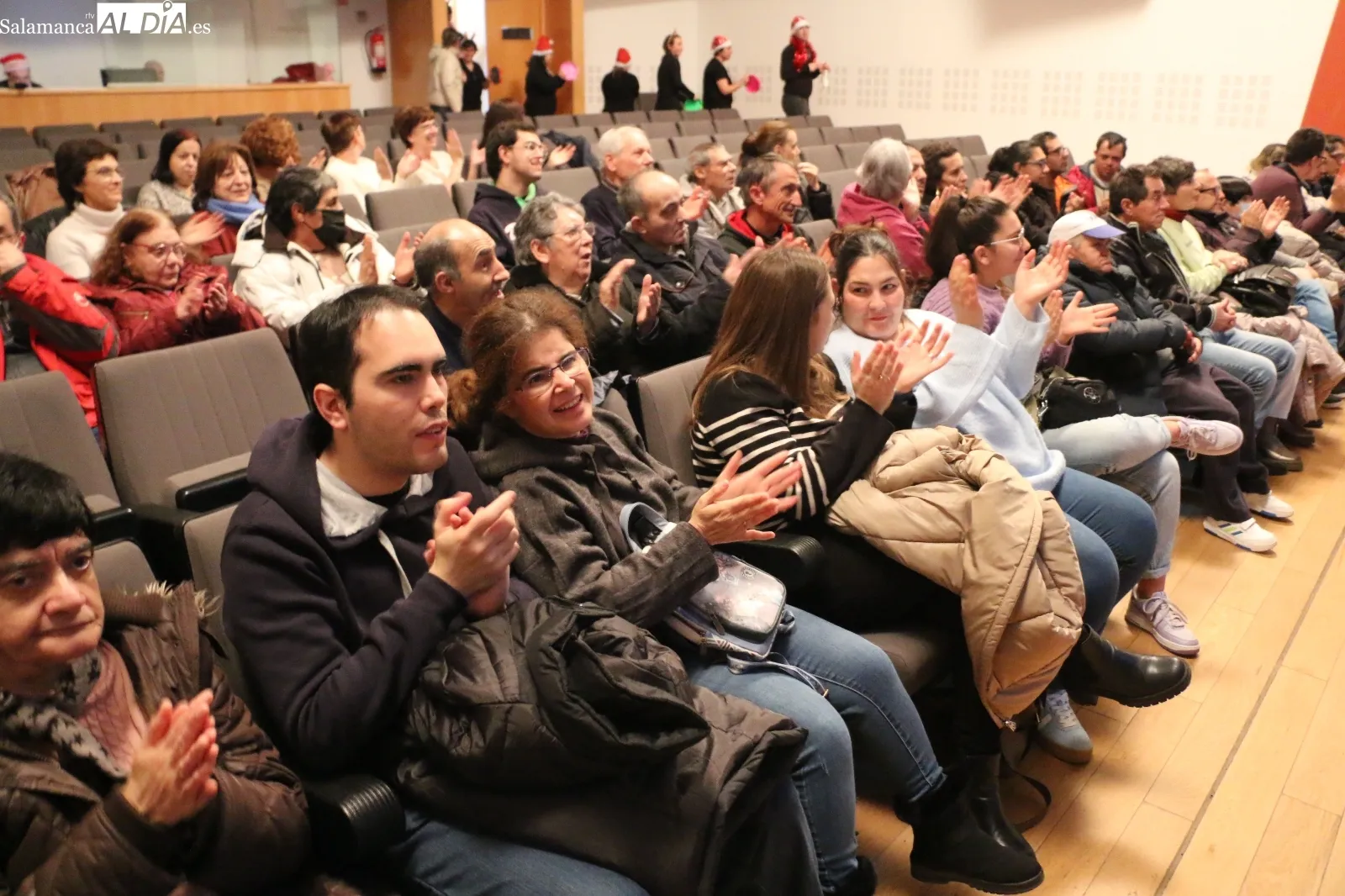Actuación en Vitigudino del grupo 'Pequeñine' de Peñaranda / CORRAL  