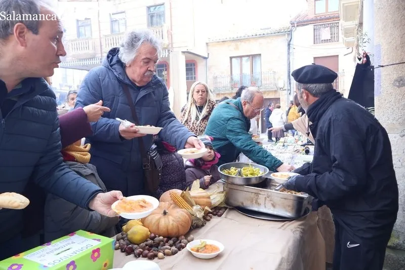 Foto 4 - El Bel&eacute;n Viviente llena de tradici&oacute;n y ambiente navide&ntilde;o las calles de Alba de Tormes