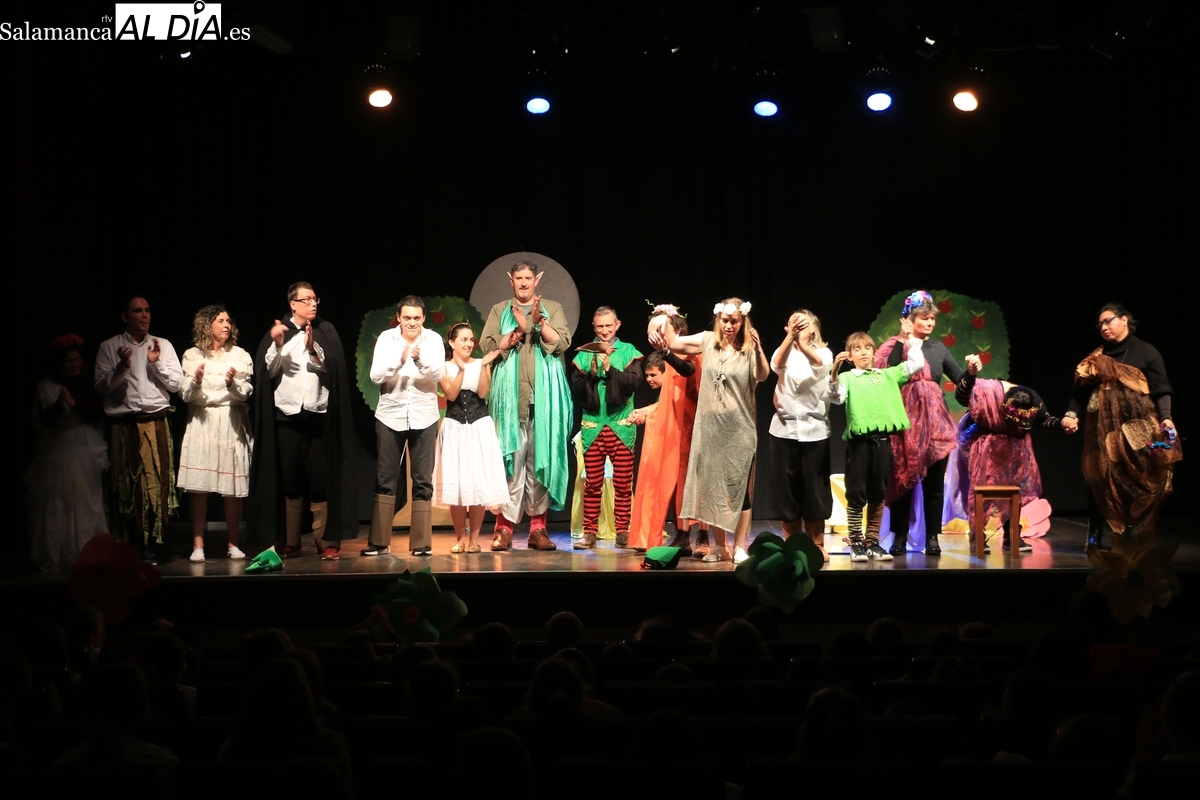 Teatro de Asprodes emociona a escolares en Vitigudino