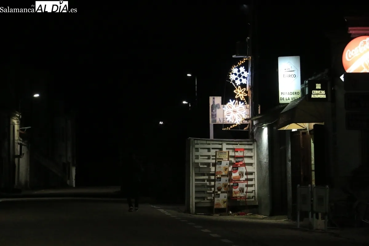 Iluminación Navideña en Villarino de los Aires / CORRAL