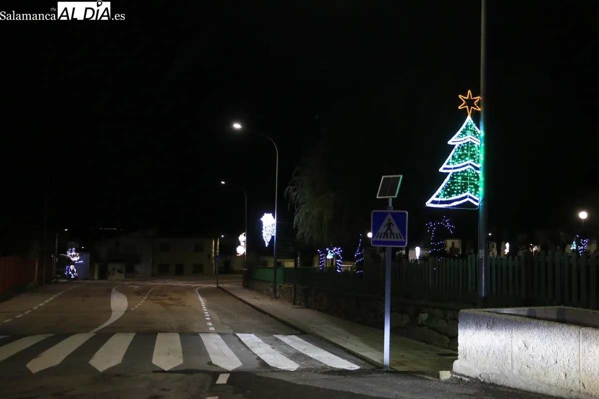 Iluminación Navideña en Villarino de los Aires / CORRAL