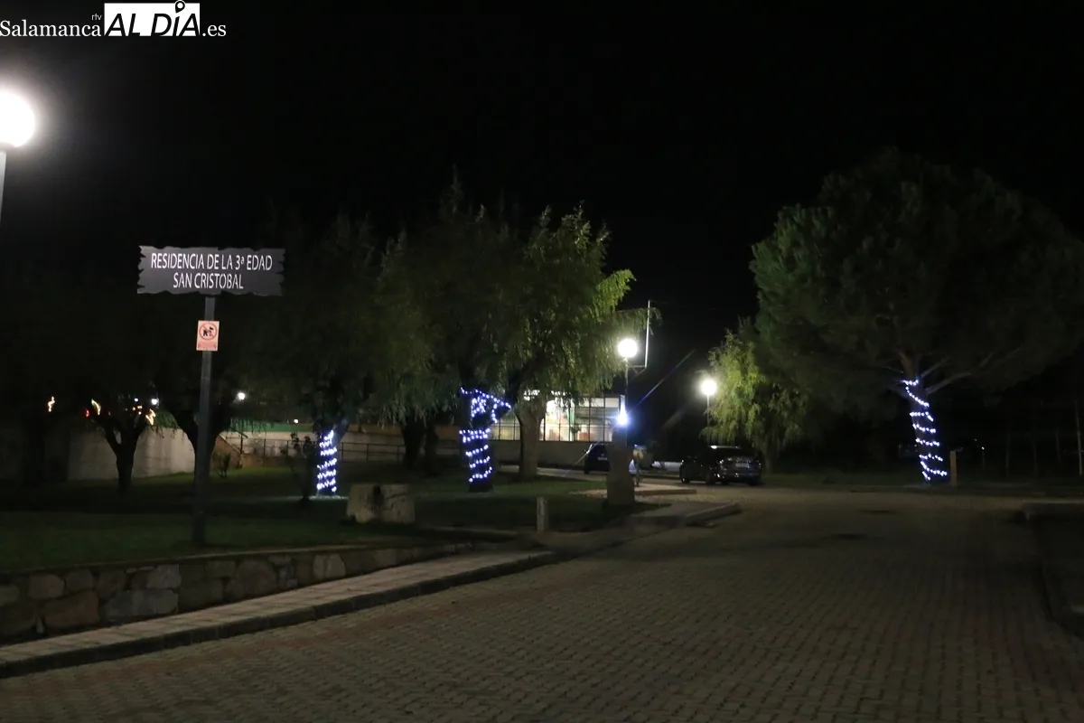 Iluminación Navideña en Villarino de los Aires / CORRAL