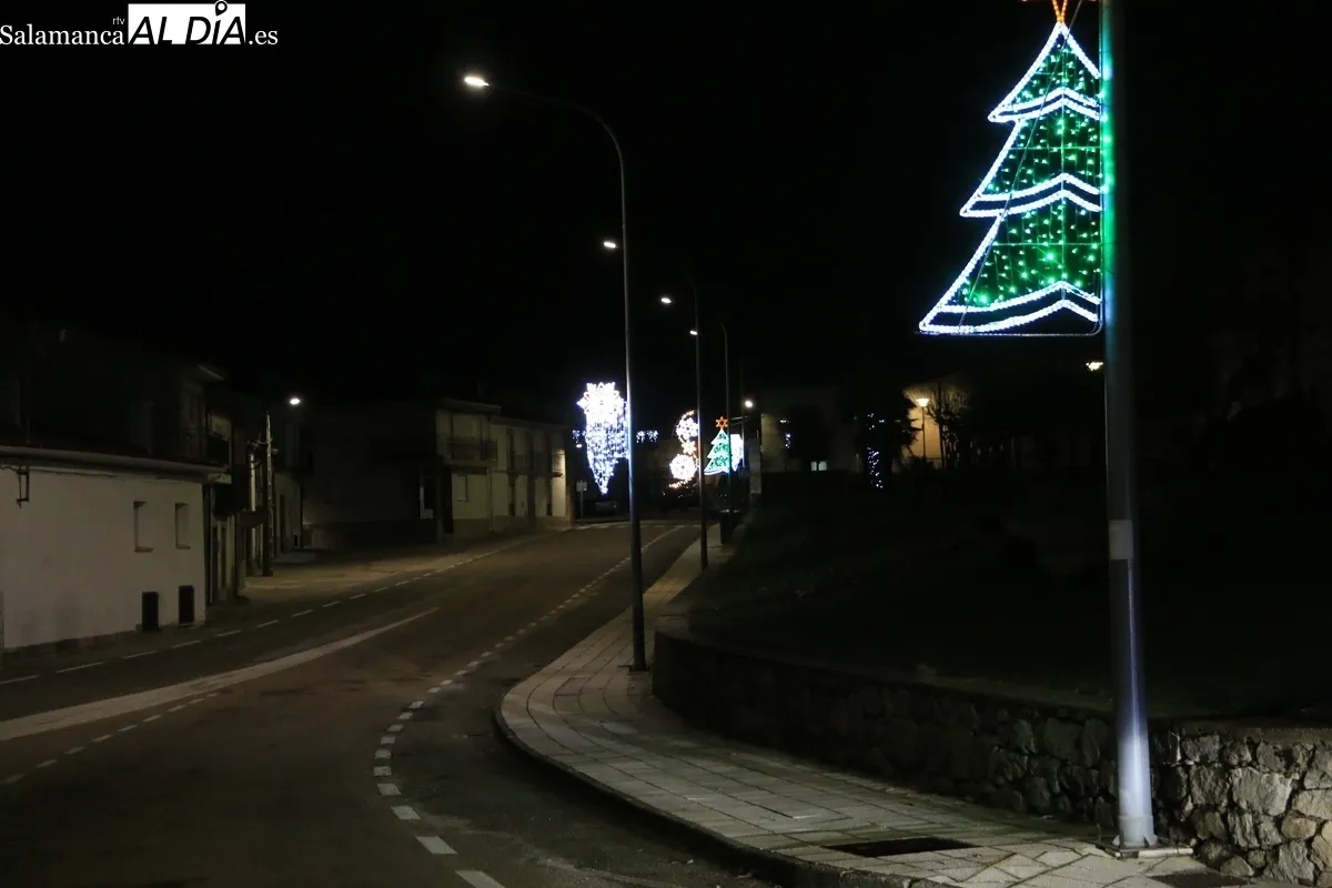 Iluminación Navideña en Villarino de los Aires / CORRAL