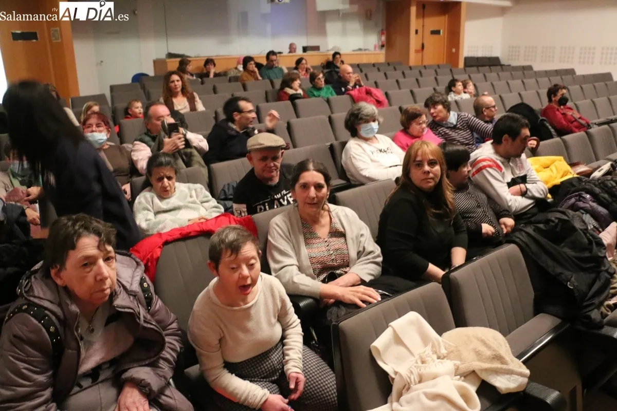 Teatro inclusivo en Vitigudino con 'Capaces de amar' / CORRAL 