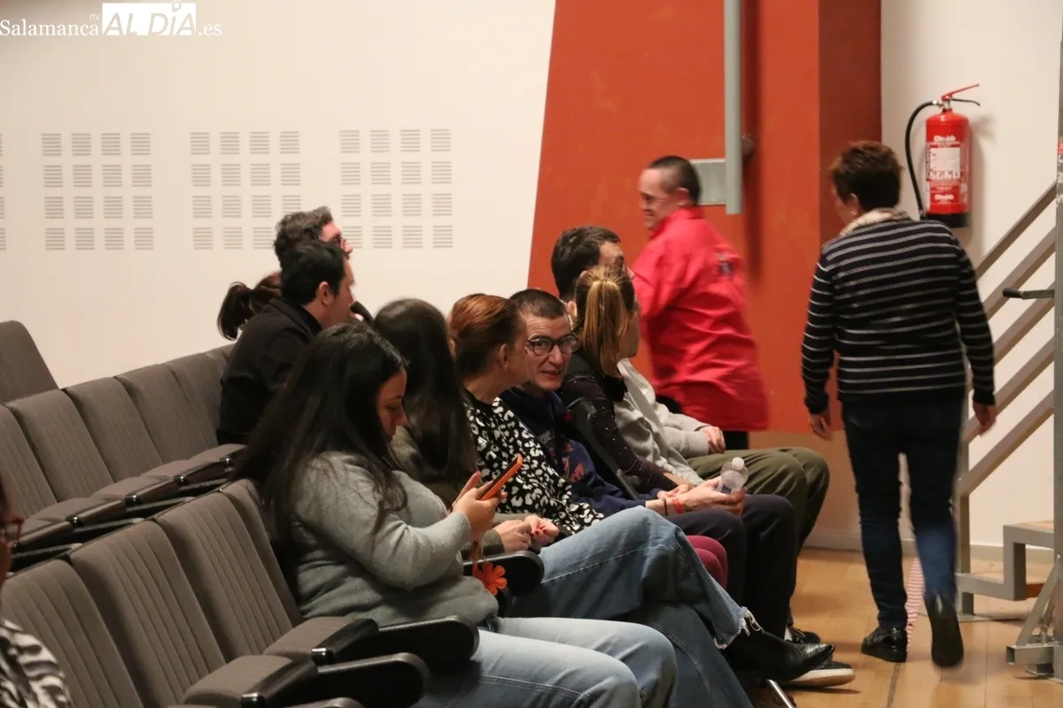 Teatro inclusivo en Vitigudino con 'Capaces de amar' / CORRAL 