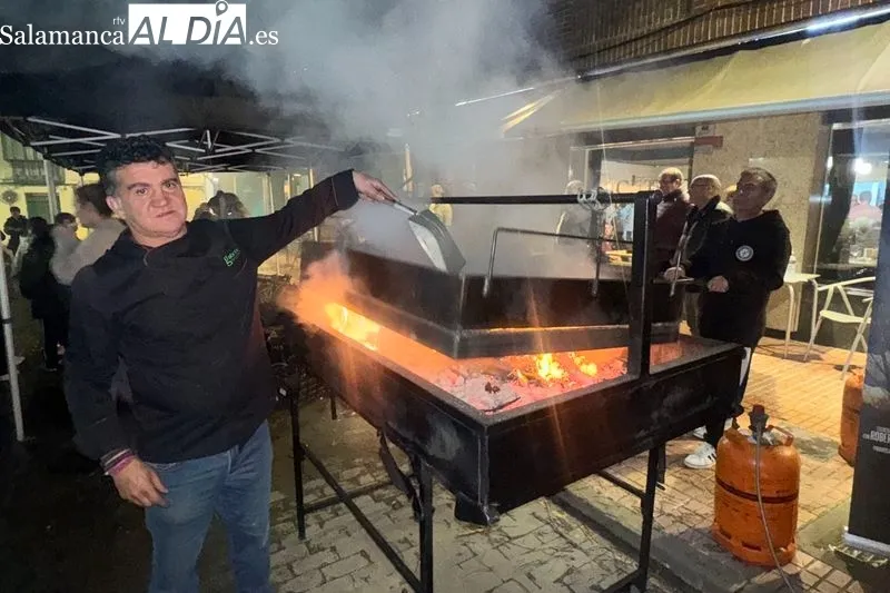 Foto 2 - Un gesto de 610 euros: &eacute;xito de la iniciativa ben&eacute;fica de casta&ntilde;as asadas en Alba de Tormes