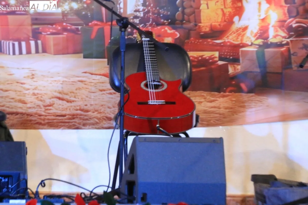Espectáculo de la 'Zambomba Flamenca Charra' en Lumbrales 7 CORRAL