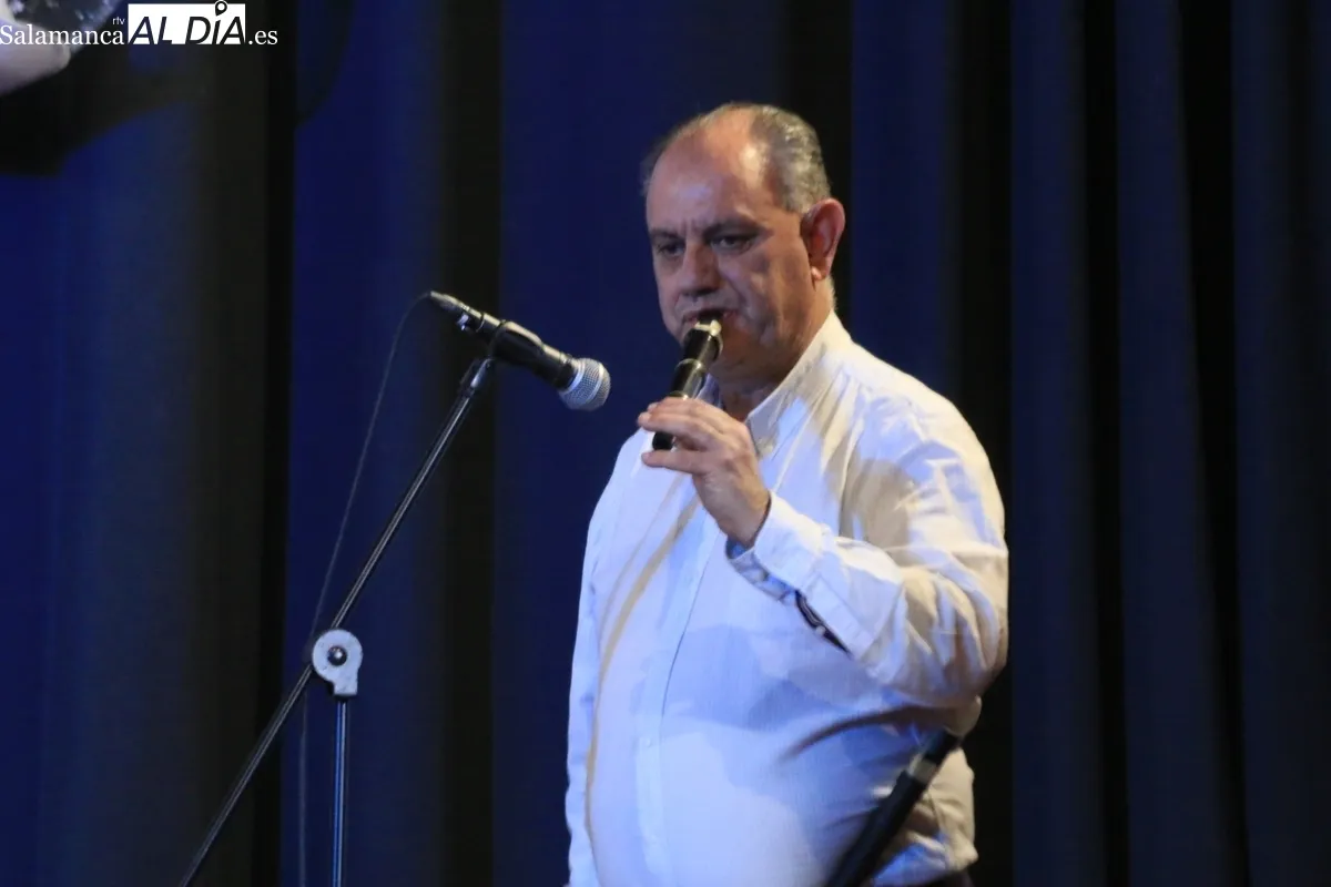 Espectáculo de la 'Zambomba Flamenca Charra' en Lumbrales 7 CORRAL