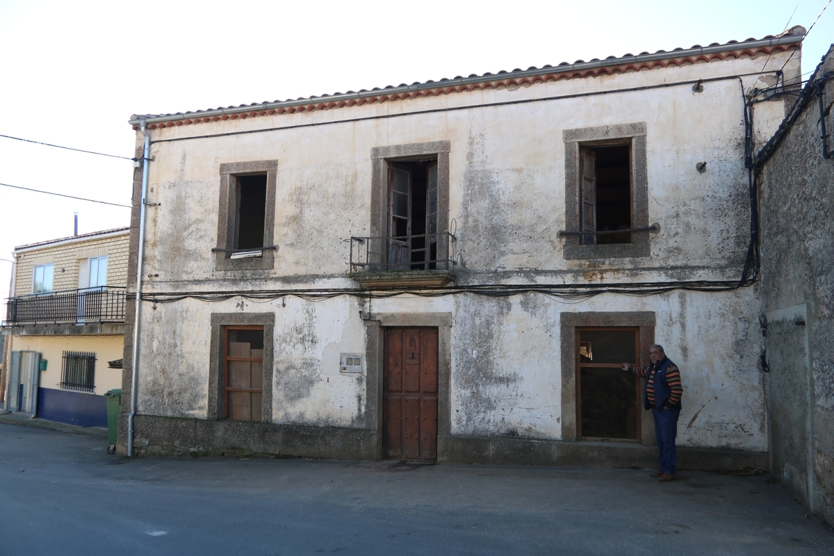Peralejos reforma la casa parroquial para alquiler social