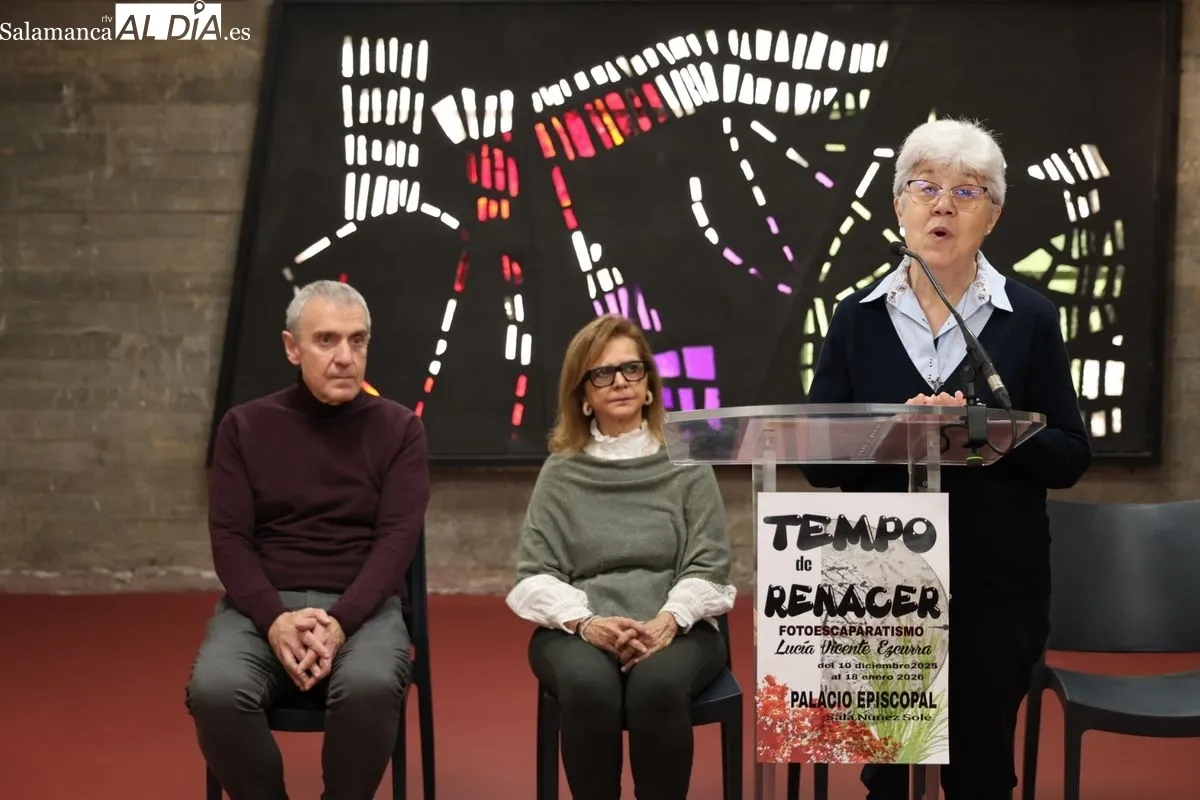 La artista salmantina Lucía Vicente Ezcurra inaugura en el Palacio Episcopal la exposición 'Tempo de renacer'. Foto de David Sañudo