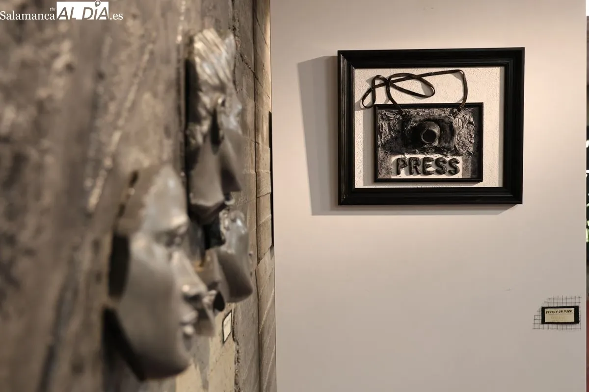 La artista salmantina Lucía Vicente Ezcurra inaugura en el Palacio Episcopal la exposición 'Tempo de renacer'. Foto de David Sañudo