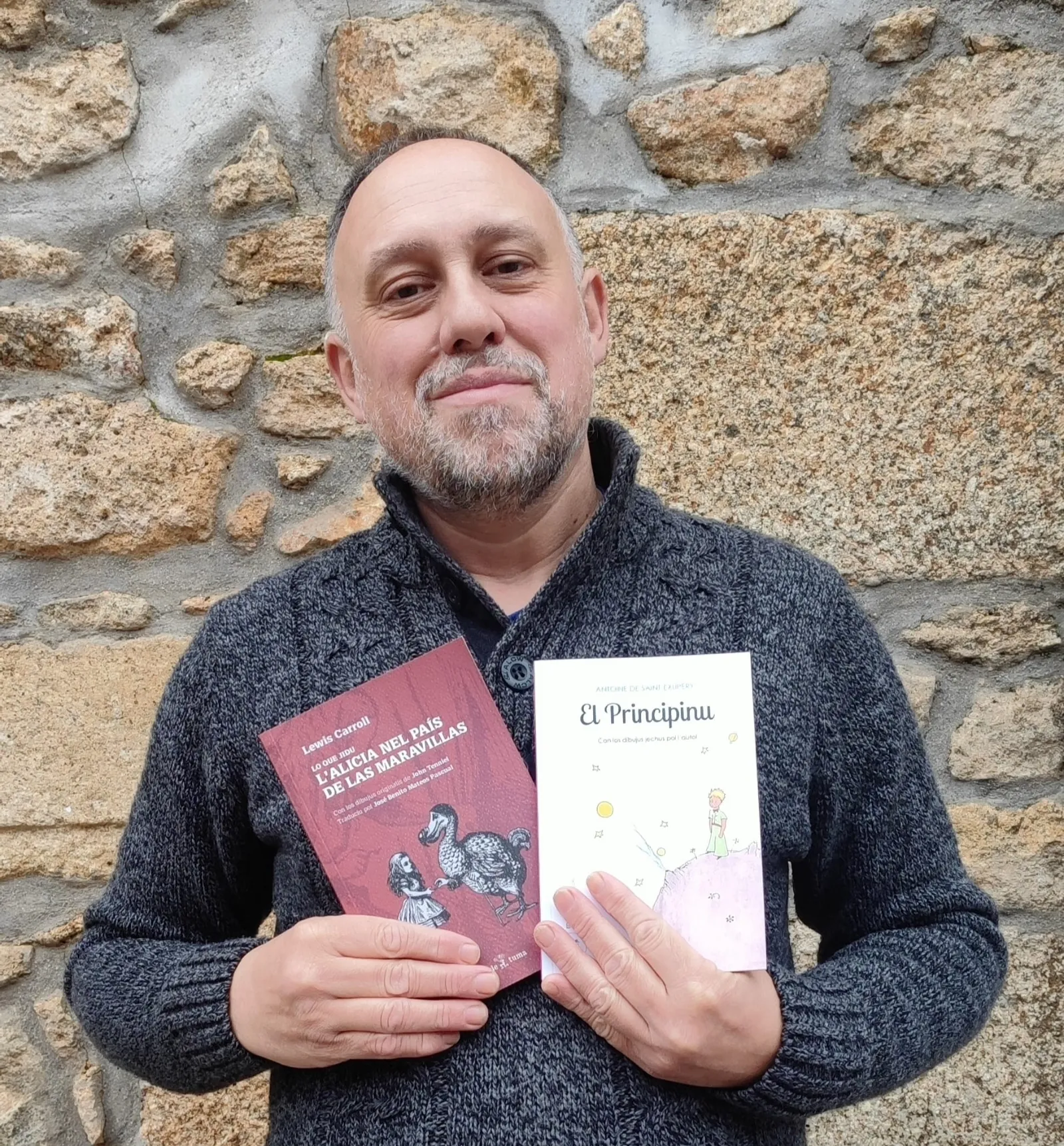 Foto 5 - Jos&eacute; Benito Mateos Pascual  lleva la fantas&iacute;a de 'Alicia en el Pa&iacute;s de las Maravillas' a la palra para preservar el patrimonio ling&uuml;&iacute;stico
