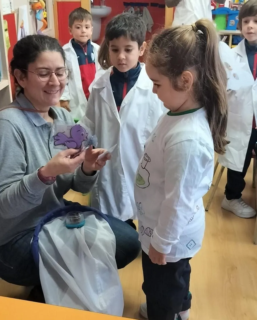 El Colegio Misioneras acerca la ciencia a las aulas de Infantil con una investigadora del CSIC