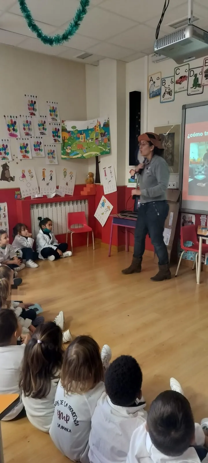El Colegio Misioneras acerca la ciencia a las aulas de Infantil con una investigadora del CSIC