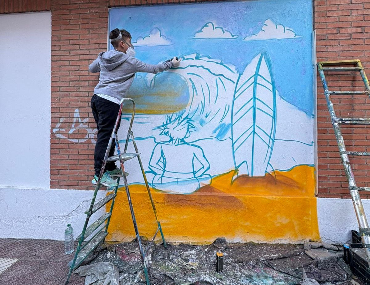 Santa Marta suma el mural Días de playa a su arte urbano