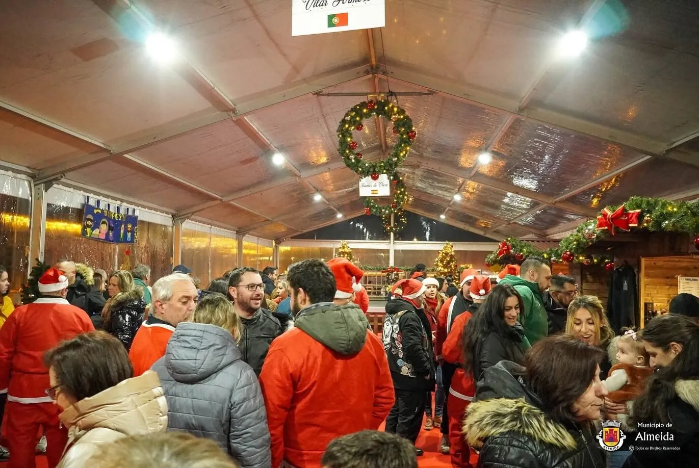 Foto 3 - Familias y el rugir de las motos llenan la carpa del Mercado Hispanoluso en la frontera