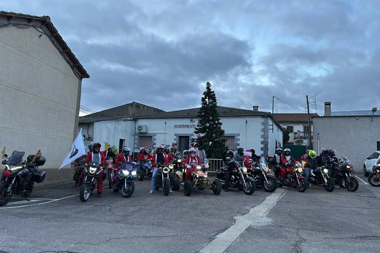 Foto 4 - Familias y el rugir de las motos llenan la carpa del Mercado Hispanoluso en la frontera