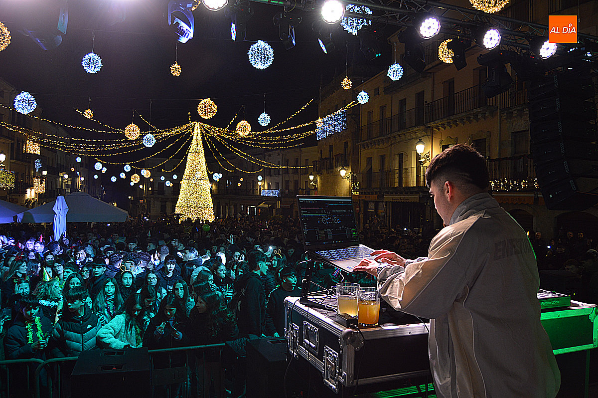La Plaza Mayor de Ciudad Rodrigo reúne a los mirobrigenses en la Noche Vieja Joven