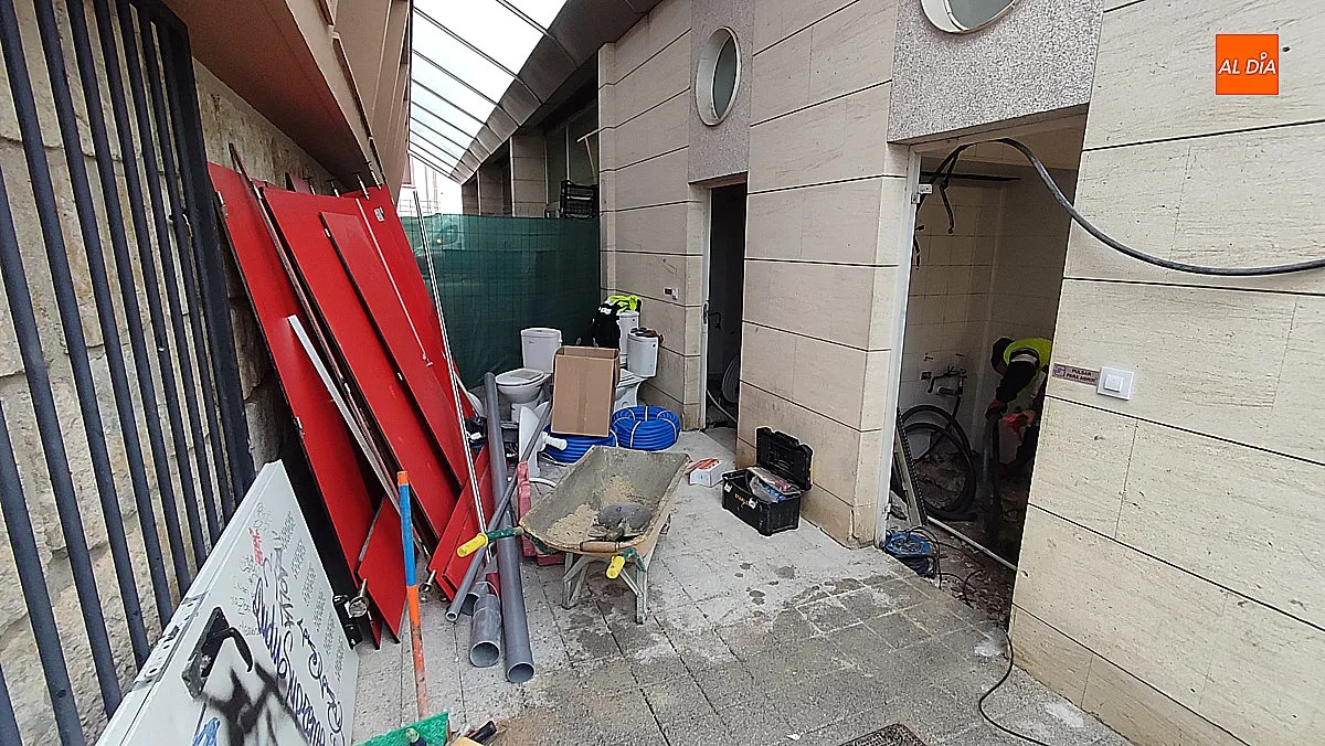 La obra en los baños del Mercado de Abastos 