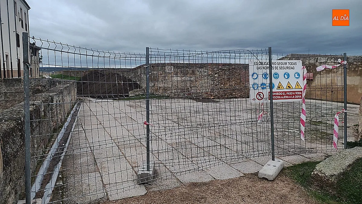 Obra adarve ,muralla 